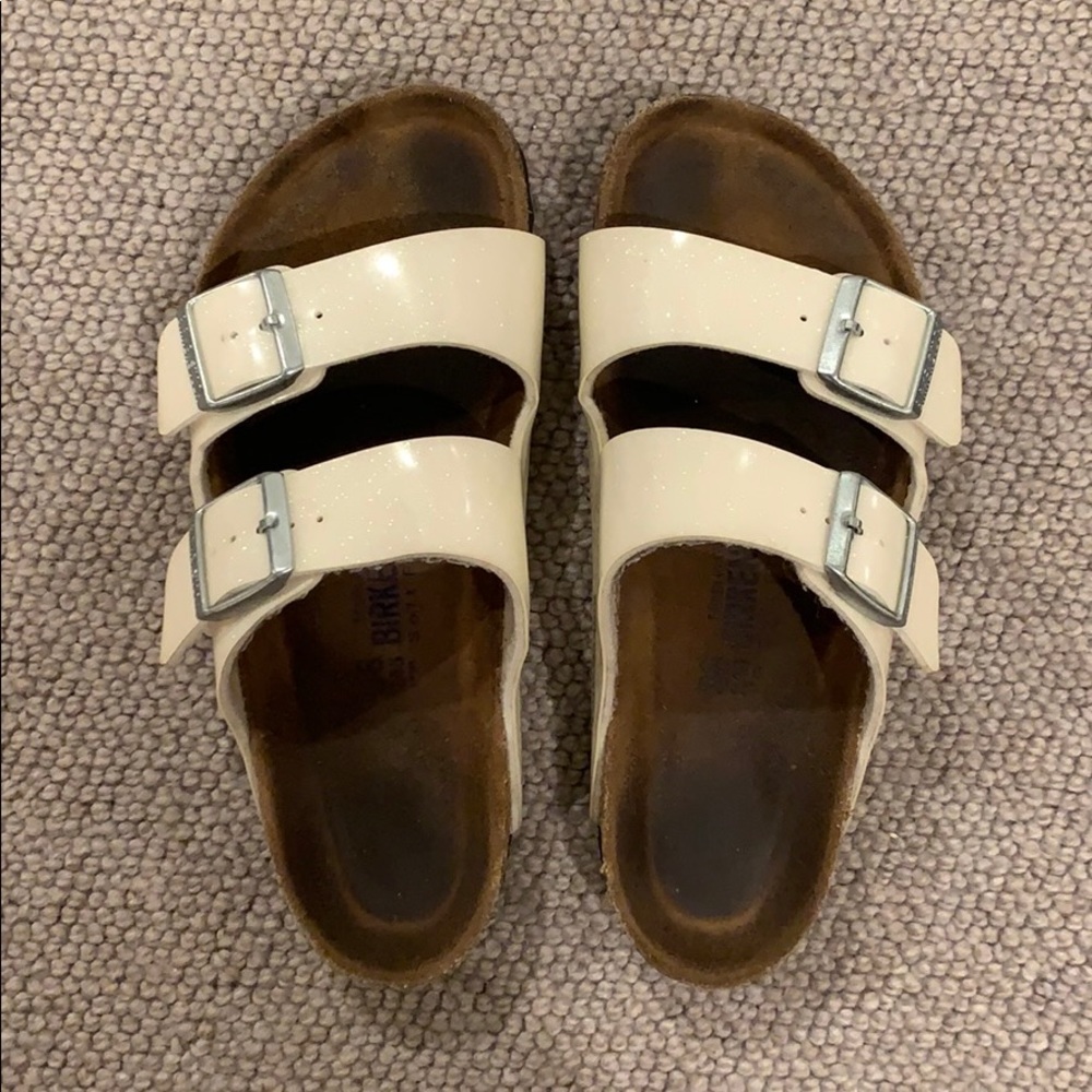 White glitter Birkenstock’s